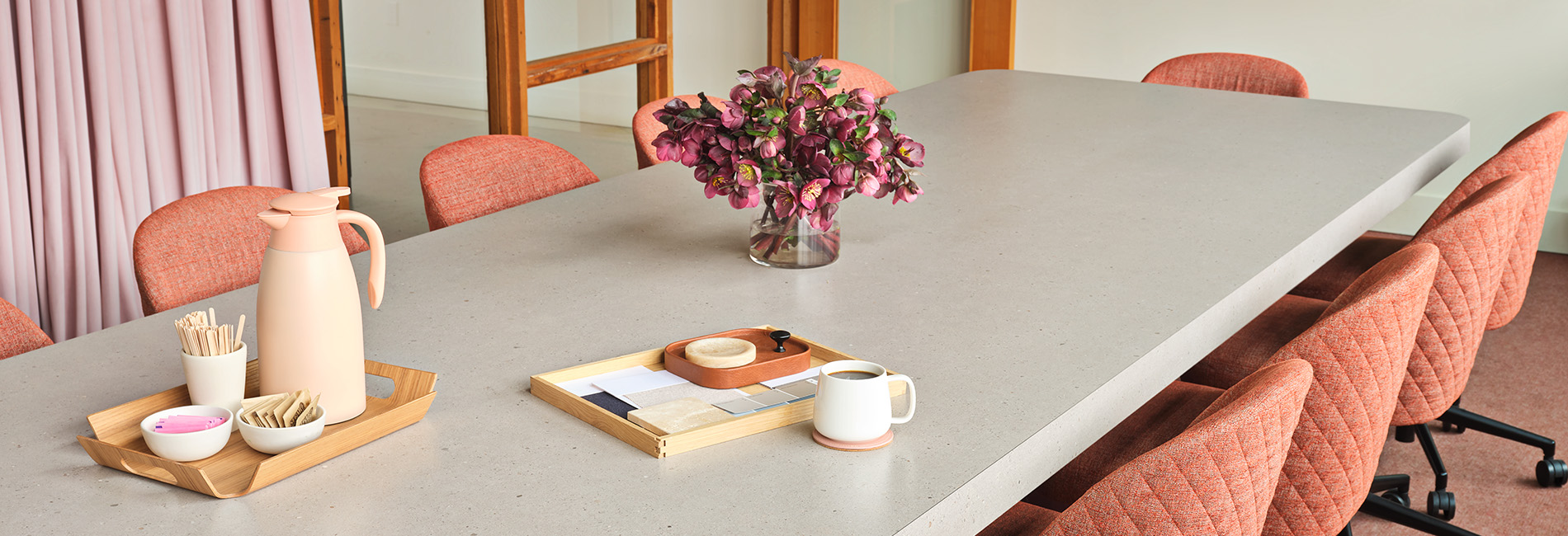 Table de salle de conférence en stratifié motif terrazzo